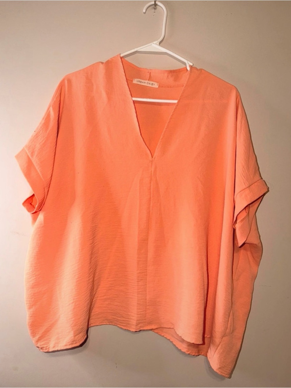 Urban Daizy Boutique Coral V-Neck Boxy Top - Medium